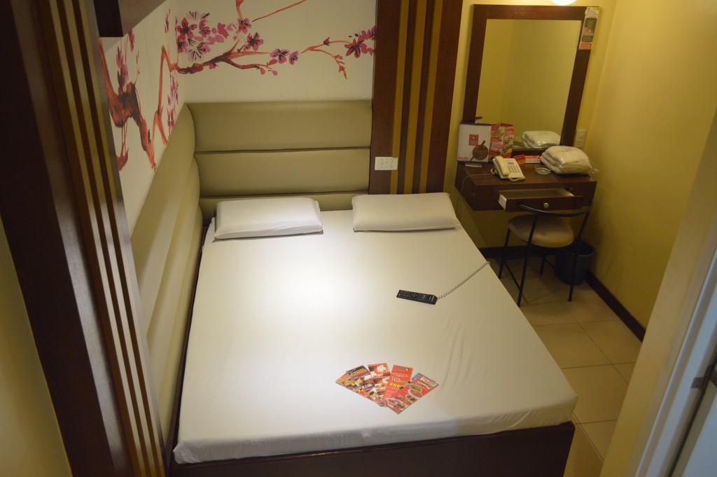 Hotel Sogo Guadalupe Makati City Esterno foto