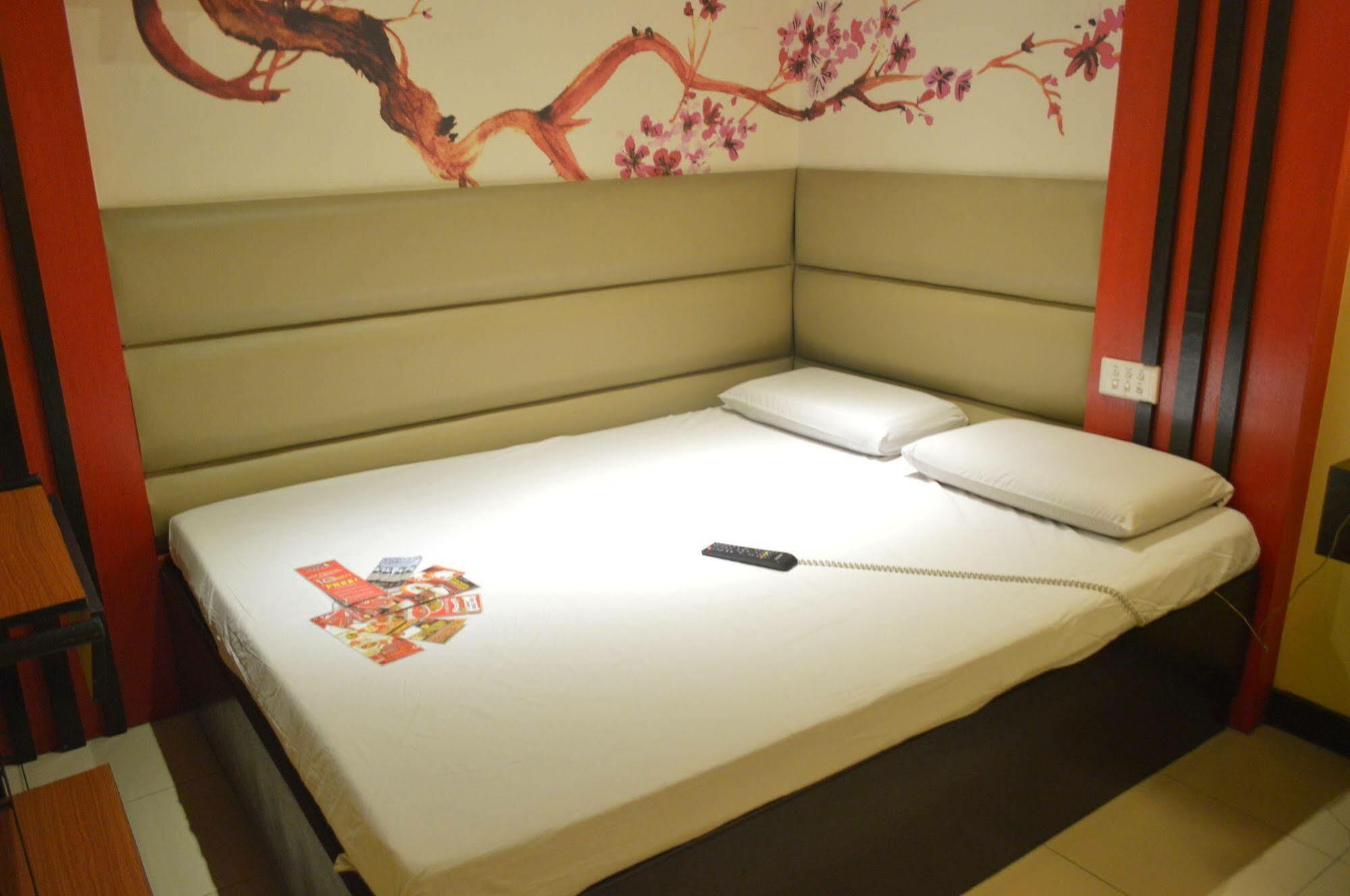 Hotel Sogo Guadalupe Makati City Esterno foto