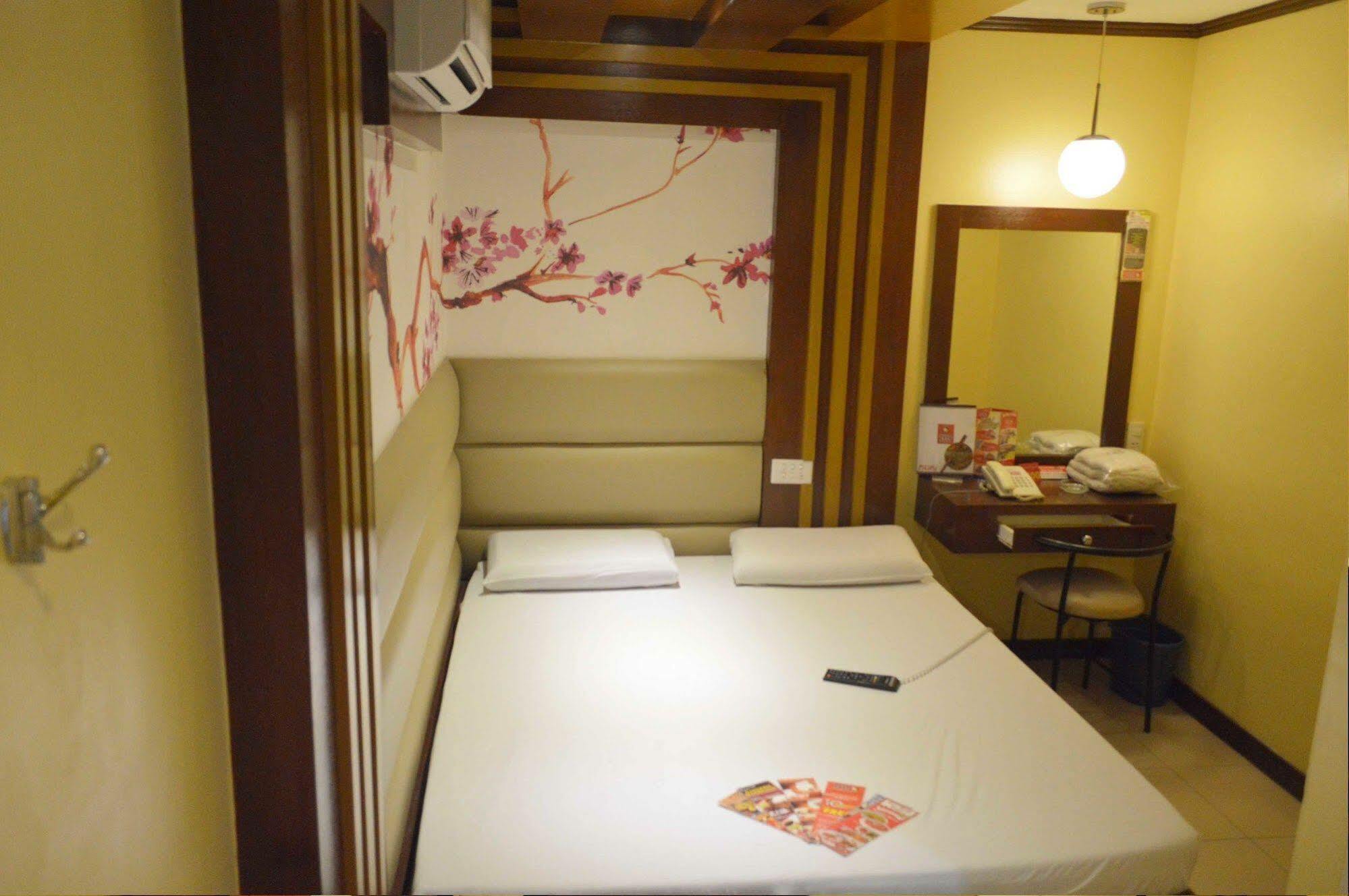 Hotel Sogo Guadalupe Makati City Esterno foto